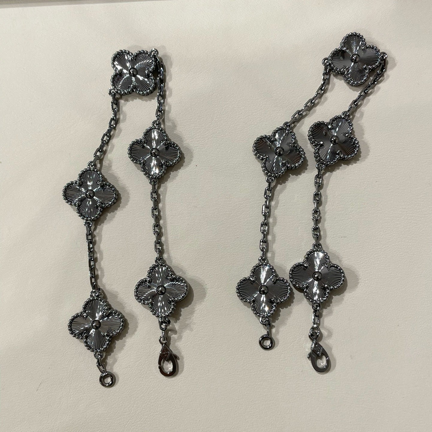 [Violet JW]CLOVER 5 MOTIF BLACK BRACELET