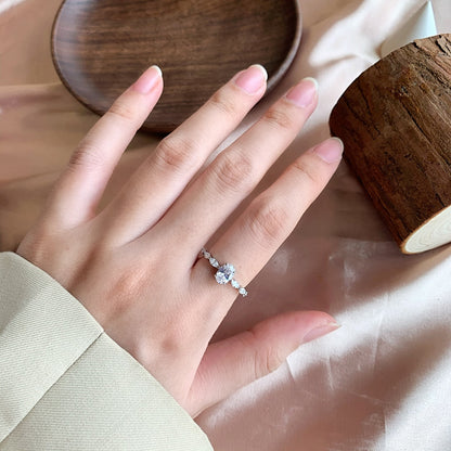 [Baslove]0.75カラットの贅沢で鮮やかな細長いクッションカットのデイリーリング