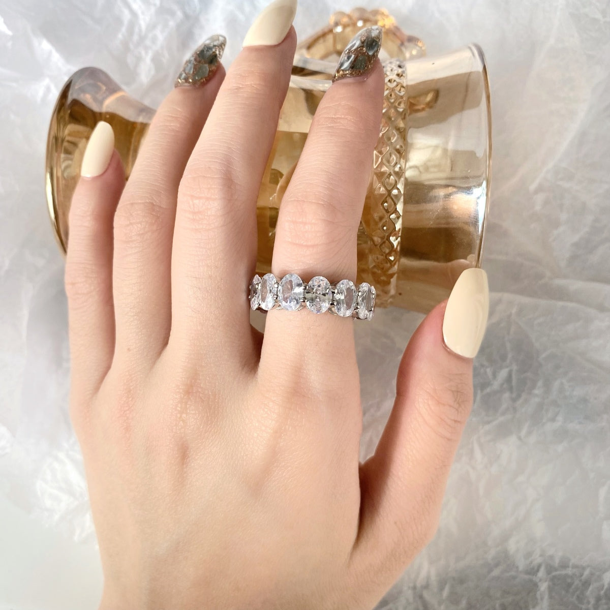 [Baslove]Zierlicher, länglicher Tennisring im Kissenschliff