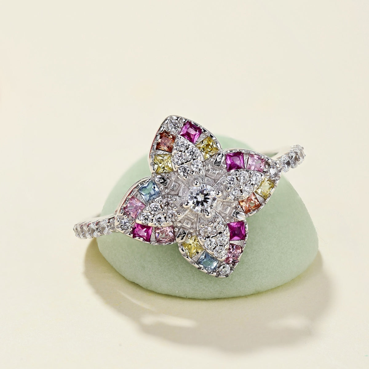 [Violet JW]Luxurious Colorful Flower Shape Banquet Ring