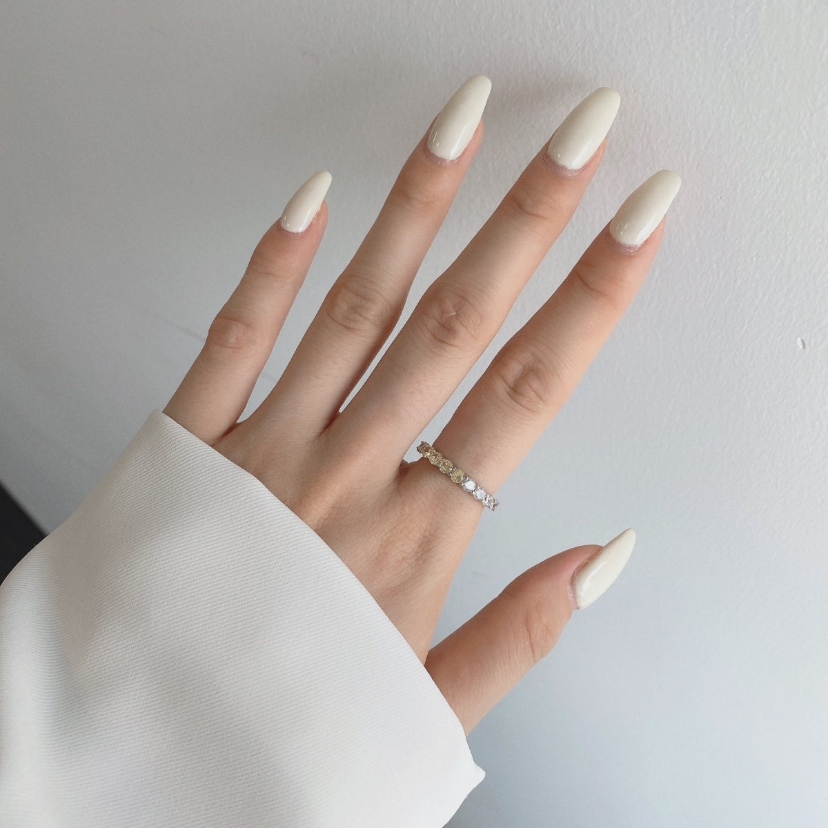 [Baslove]Funkelnder Tennisring mit Rundschliff