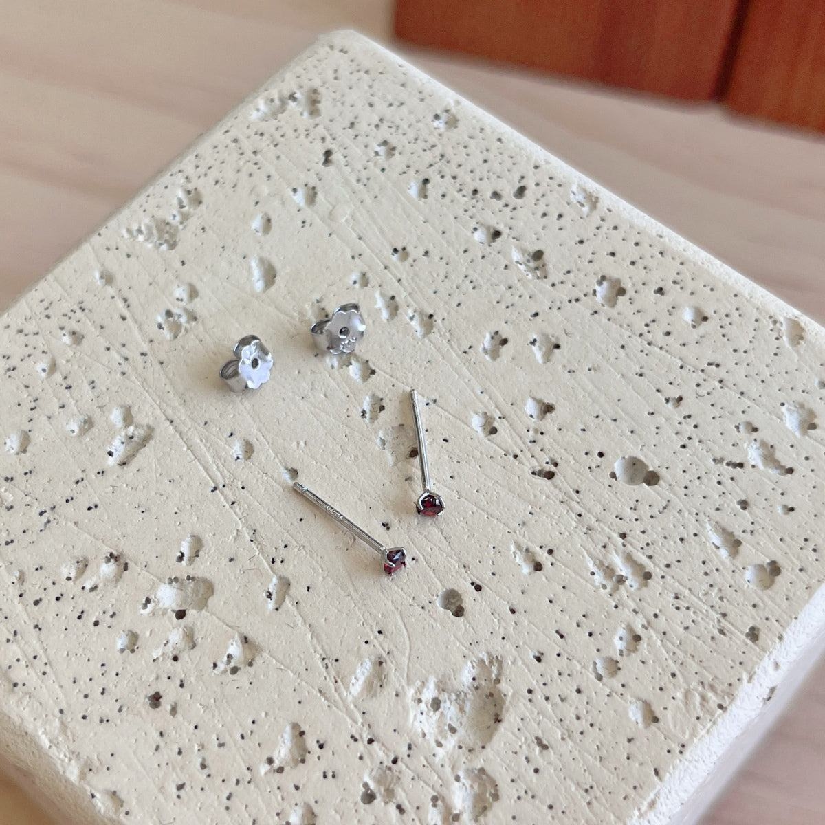 [Violet JW]Delicate Solitaire Earrings