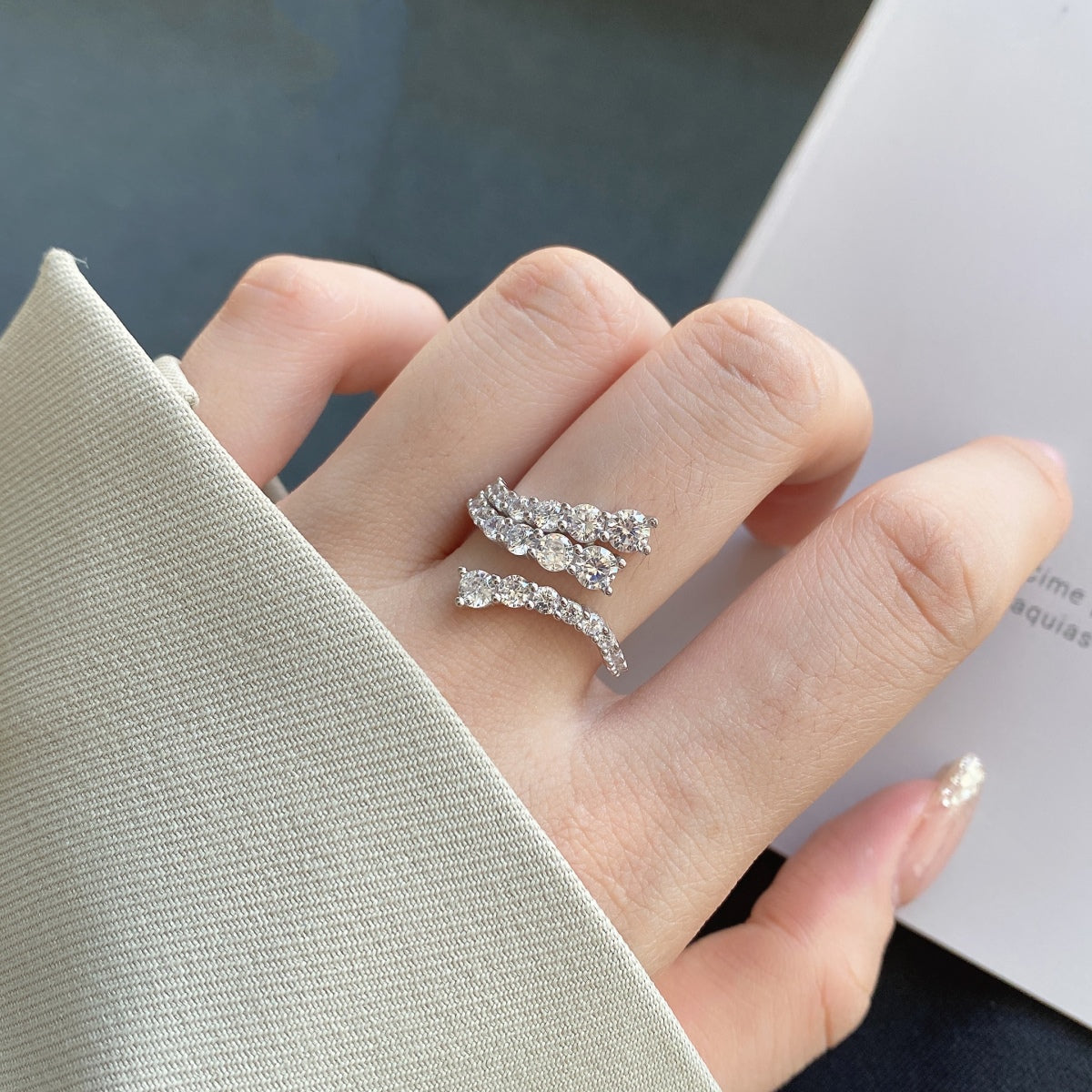 [Baslove]ユニークな鮮やかな蛇の形のデイリーリング