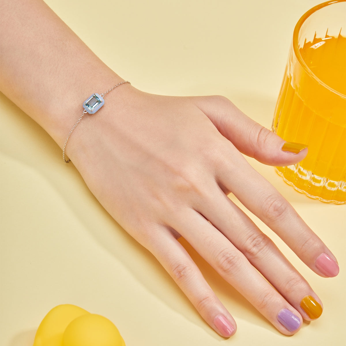 [Baslove]2,0 Karat funkelndes buntes Smaragdschliff-Tagesarmband