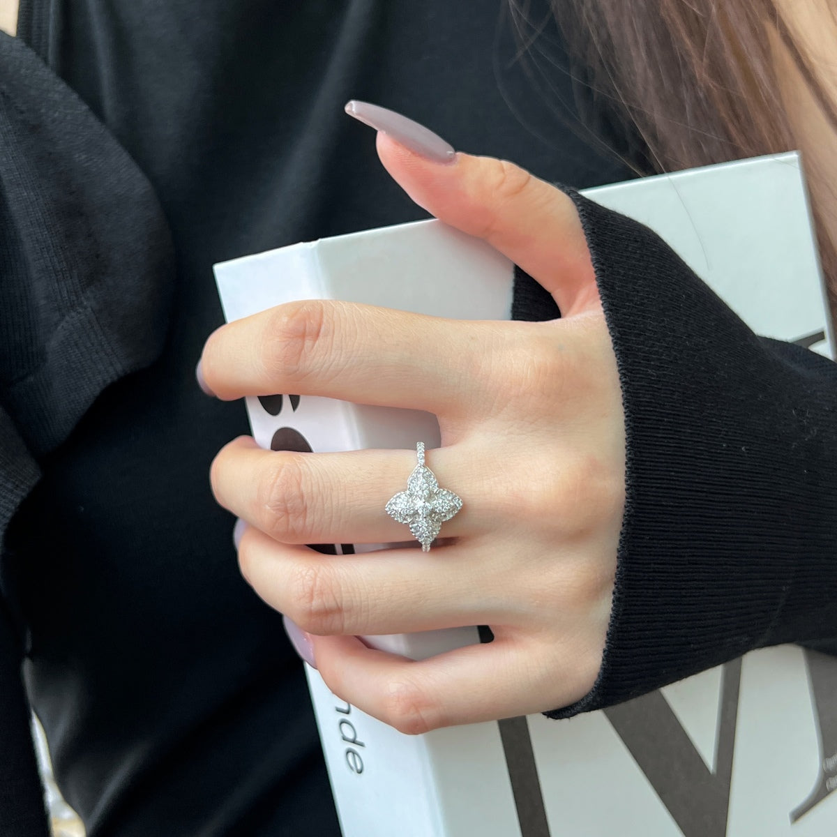 [Violet JW]Luxurious Colorful Flower Shape Banquet Ring