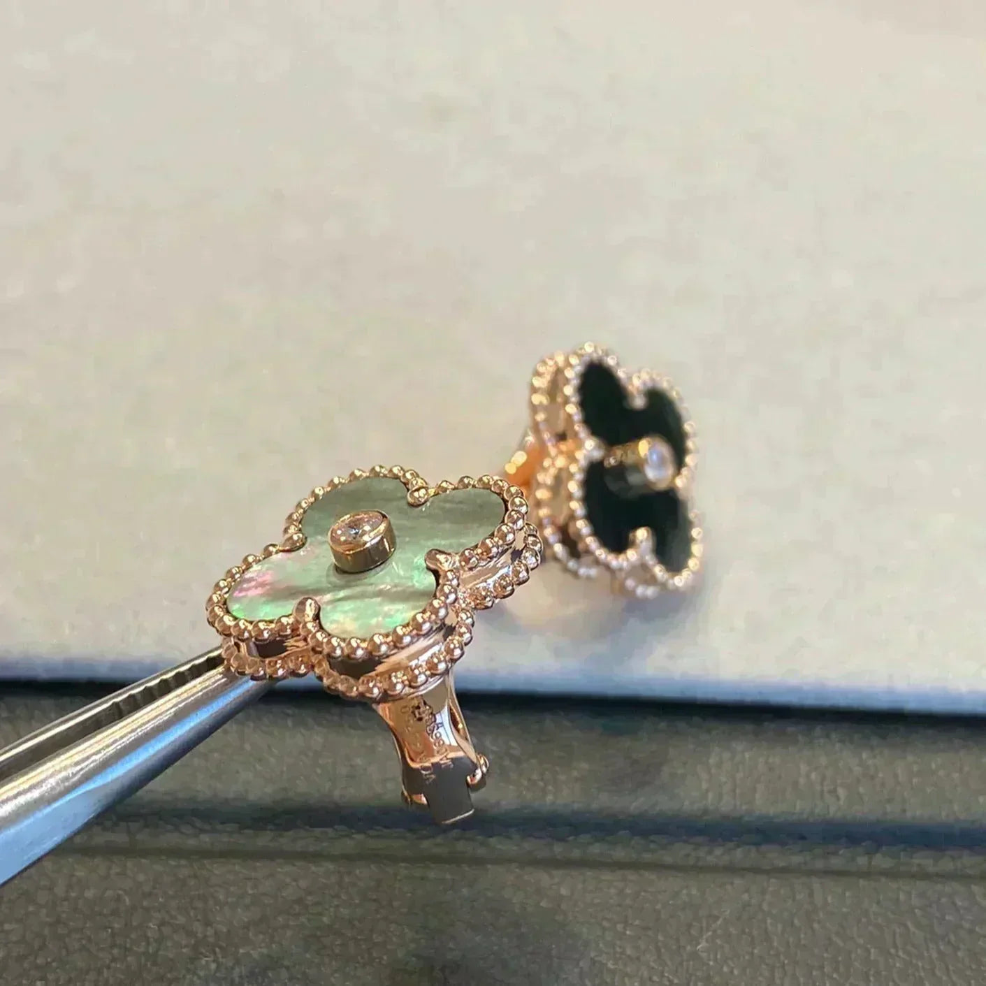 [Baslove]クローバー ミディアム 1モチーフ グレーモップ ダイヤモンド イヤリング