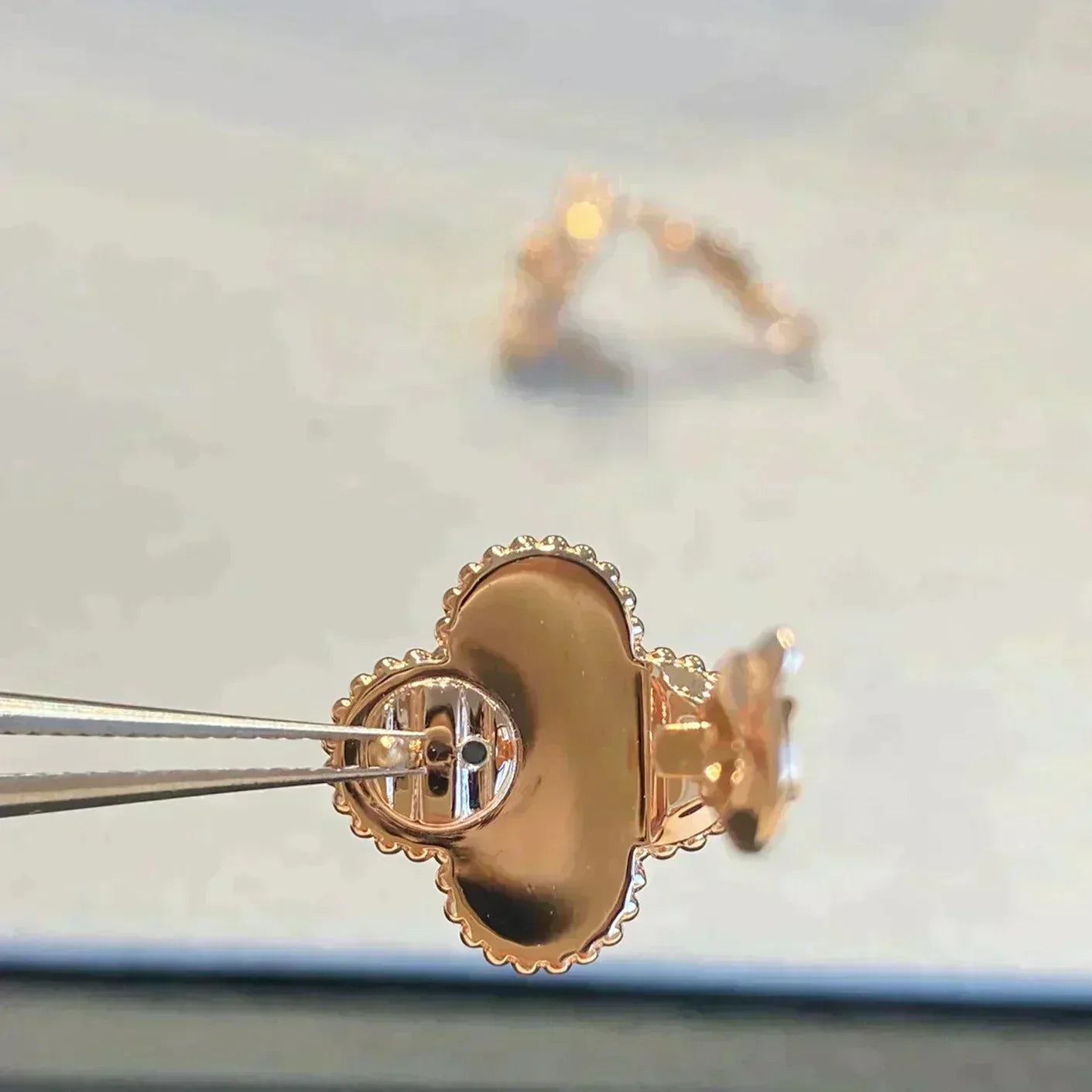 [Baslove]クローバー ミディアム 1モチーフ グレーモップ ダイヤモンド イヤリング