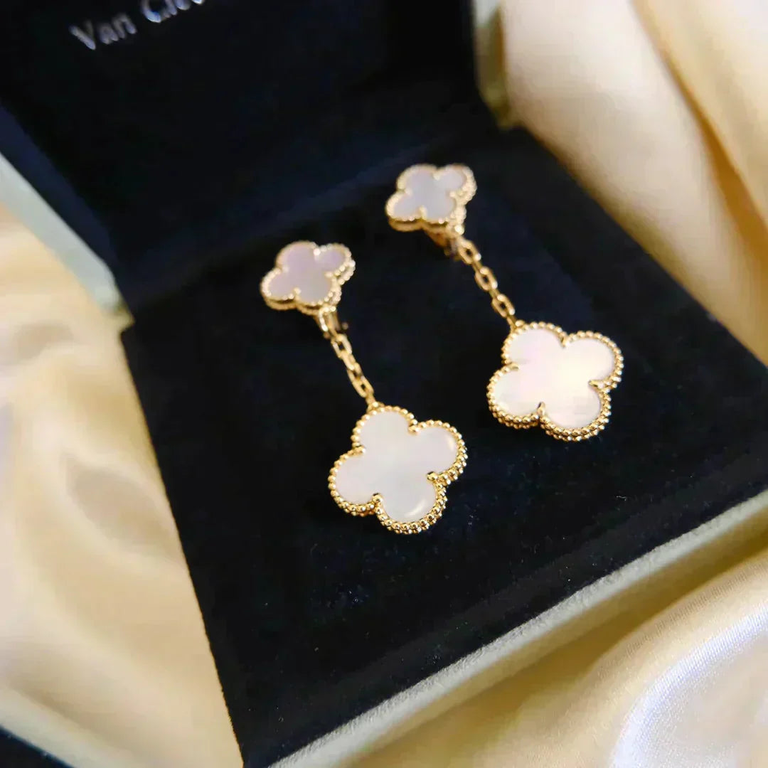 [Violet JW]CLOVER 2 MOTIF WHITE MOP EARRINGS