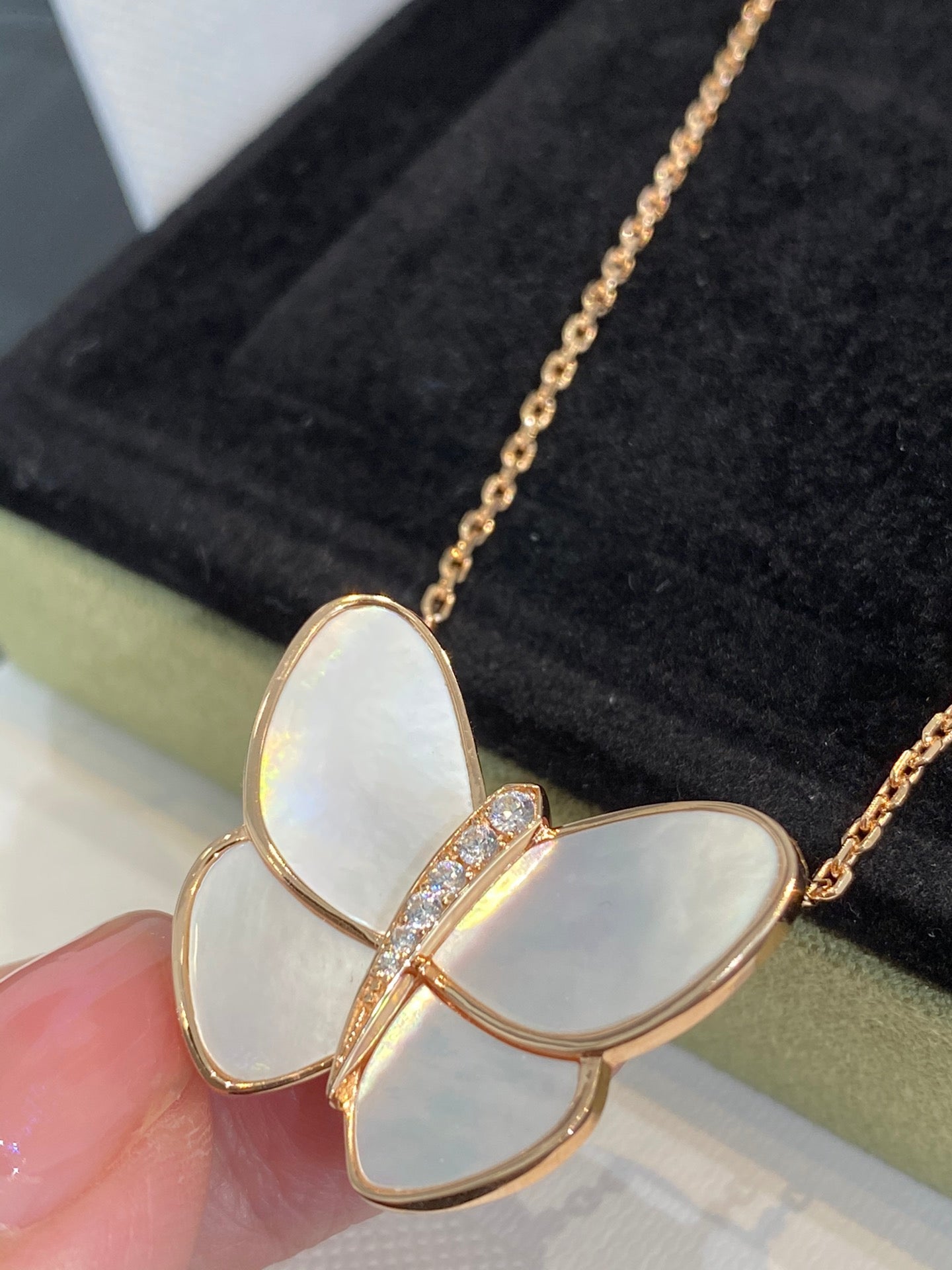 [Violet JW]BUTTERFLY GOLD MOP DIAMOND NECKLACE