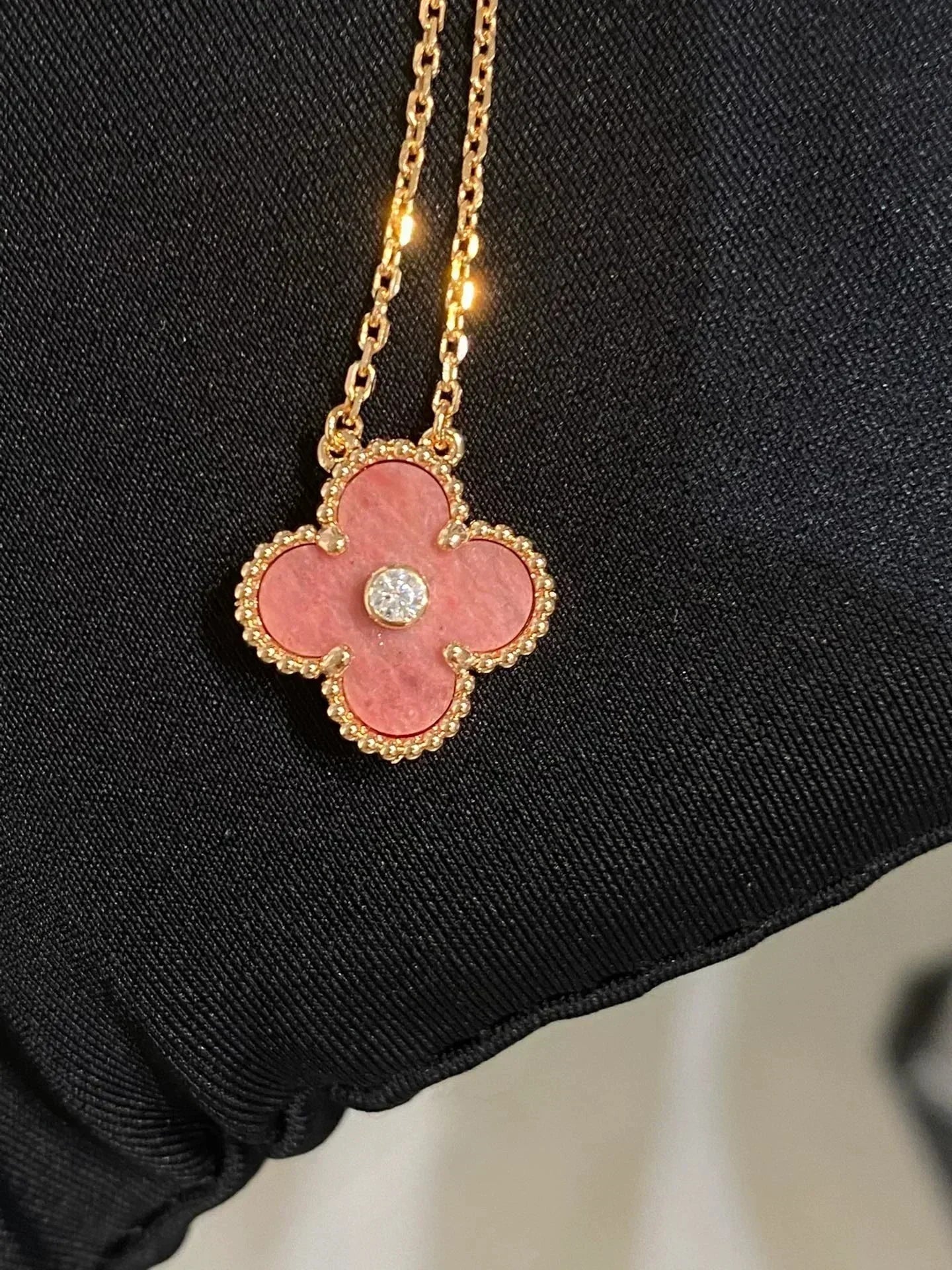 [Violet JW]CLOVER 15MM DIAMOND RHODONITE NECKLACE