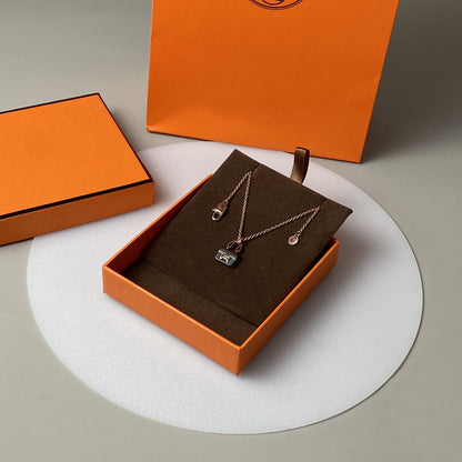 [Baslove]コンスタンス ブラックペンダント ピンクゴールドネックレス