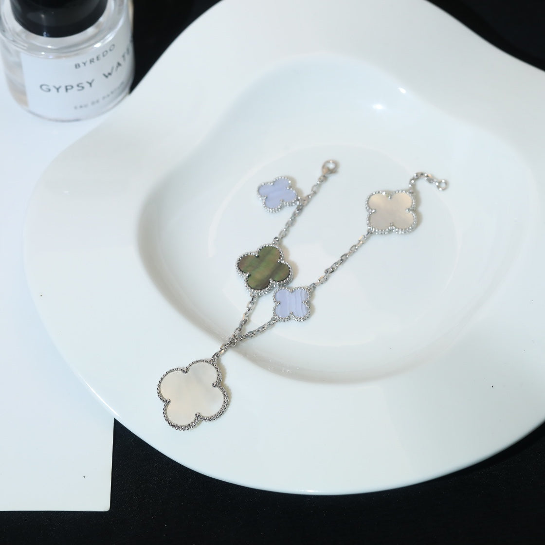 [Violet JW]CLOVER BRACELET 5 MOTIFS MOP CHALCEDONY SILVER