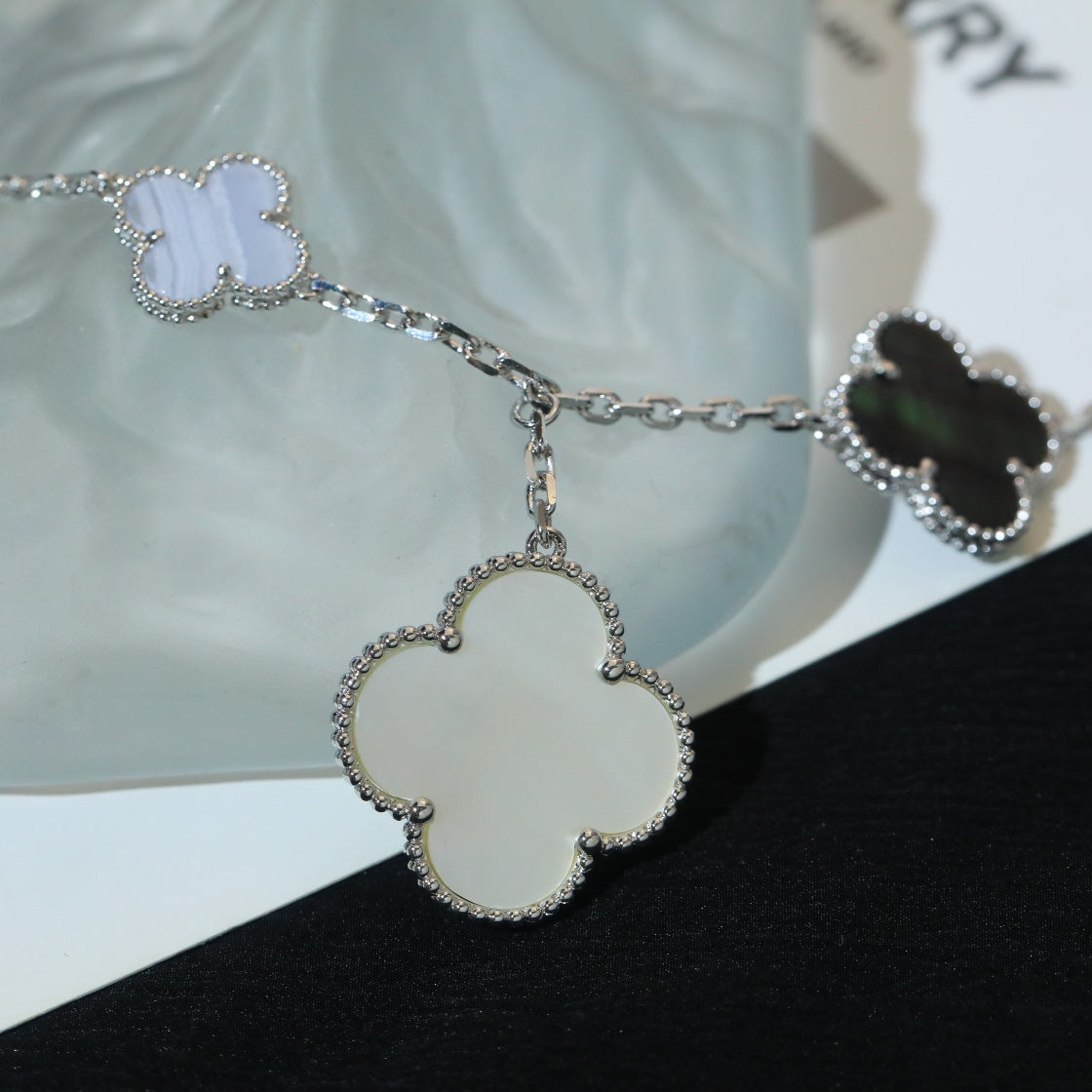[Violet JW]CLOVER BRACELET 5 MOTIFS MOP CHALCEDONY SILVER