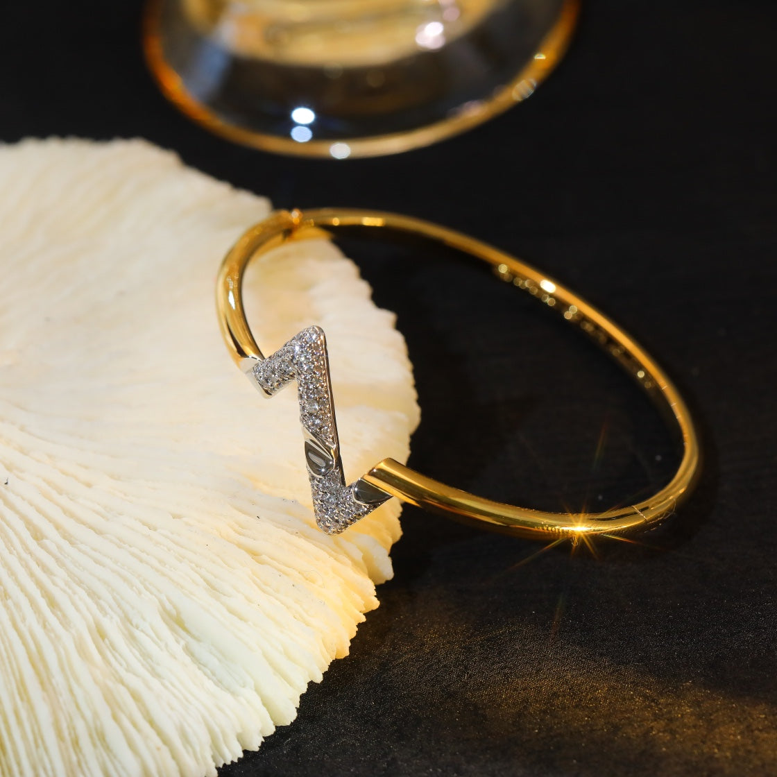 [Baslove]VOLTE UPSITE DOWN GOLD DIAMANT ARMBAND