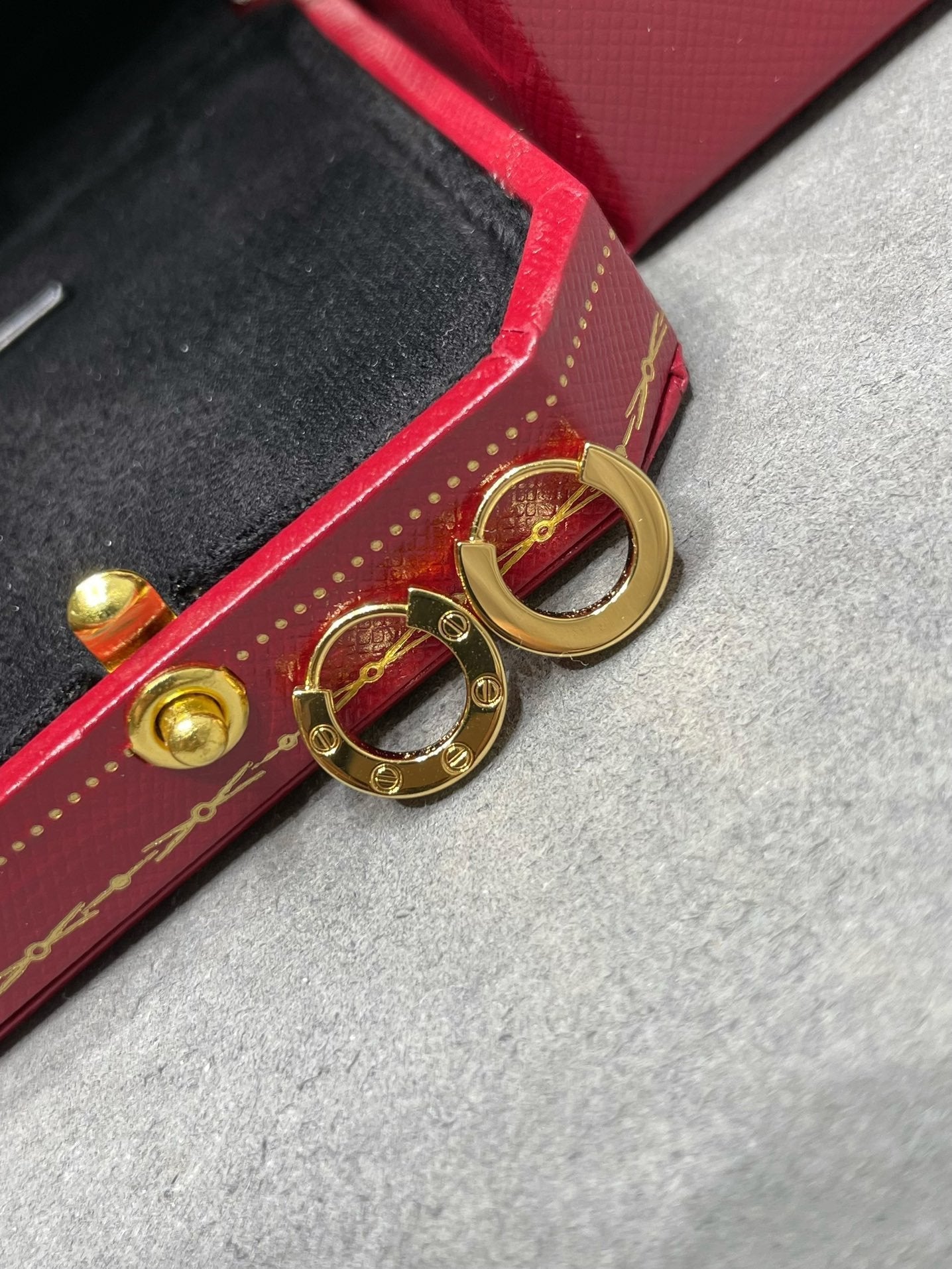 [Baslove] LIEBE MINI OHRRINGE