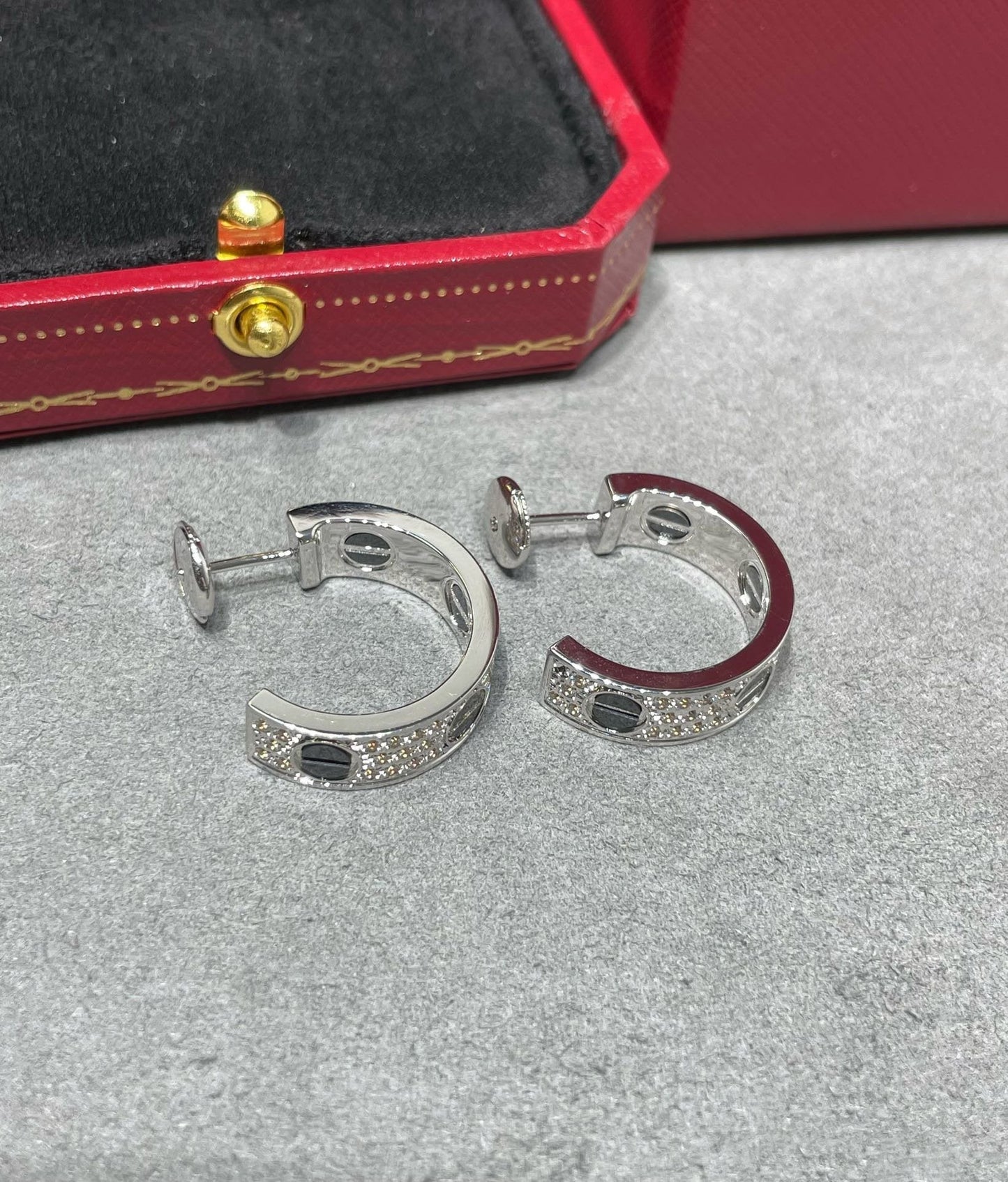 [Violet JW]LOVE CERAMIC DIAMOND PAVED SILVER EARRINGS