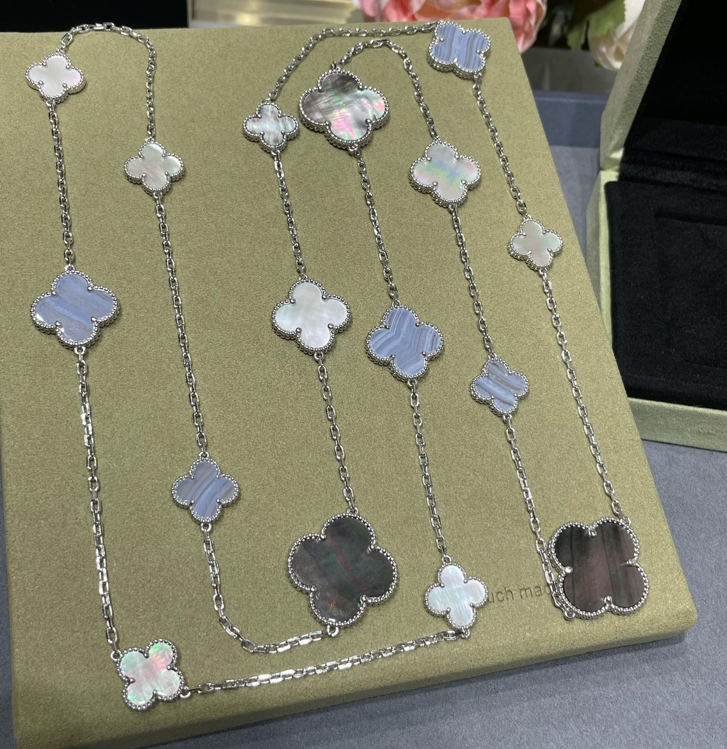 [Violet JW]CLOVER 16 MOTIF CHALCEDONY MOP SILVER NECKLACE