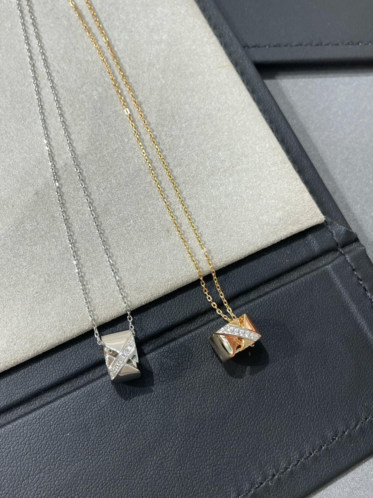[Violet JW]LIENS EVIDENCE DIAMOND NECKLACE
