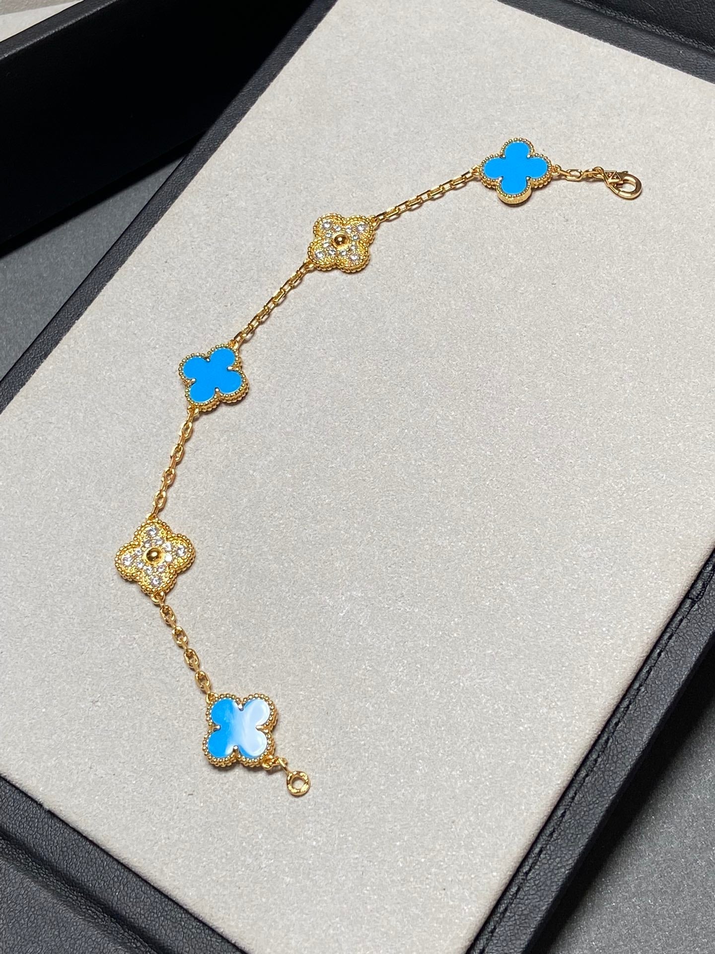 [Violet JW]CLOVER 5 MOTIF BLUE CHALCEDONY DIAMOND GOLD BRACELET