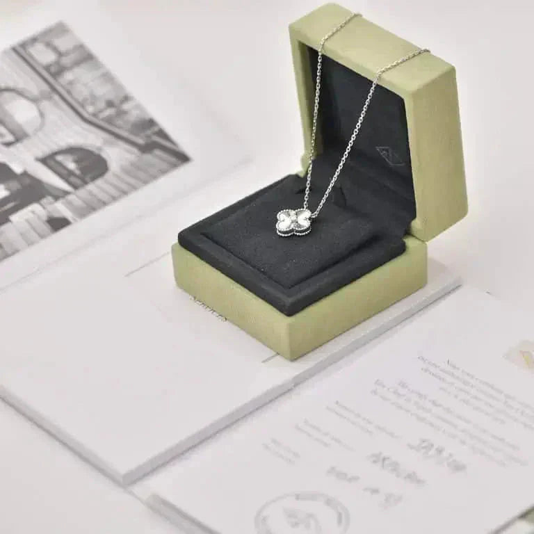 [Baslove]クローバー 15MM ダイヤモンド レーザーネックレス シルバー