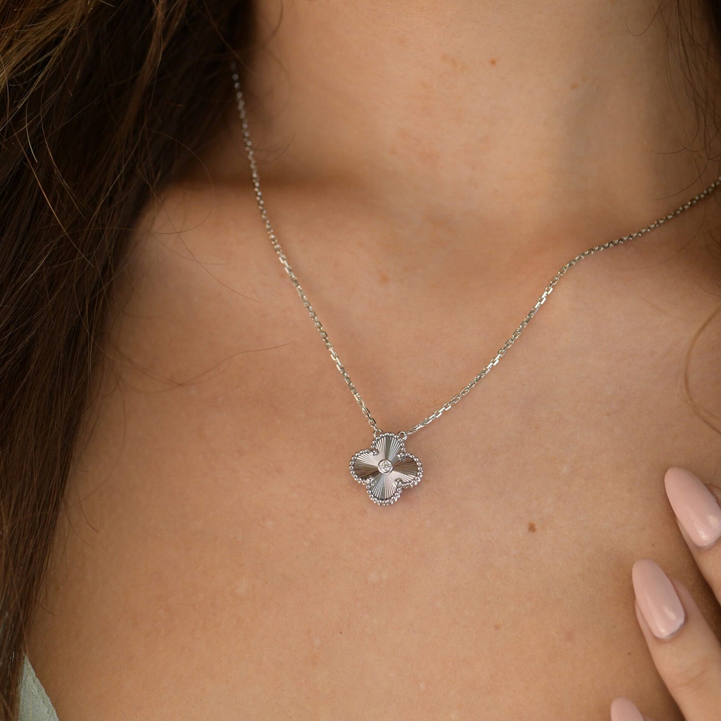 [Baslove]クローバー 15MM ダイヤモンド レーザーネックレス シルバー