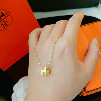 [Violet JW]H WHITE SQUARE GOLD NECKLACE