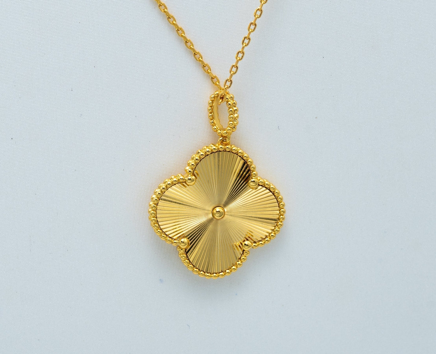 [Violet JW]CLOVER 25MM PEDANT NECKLACE GOLD