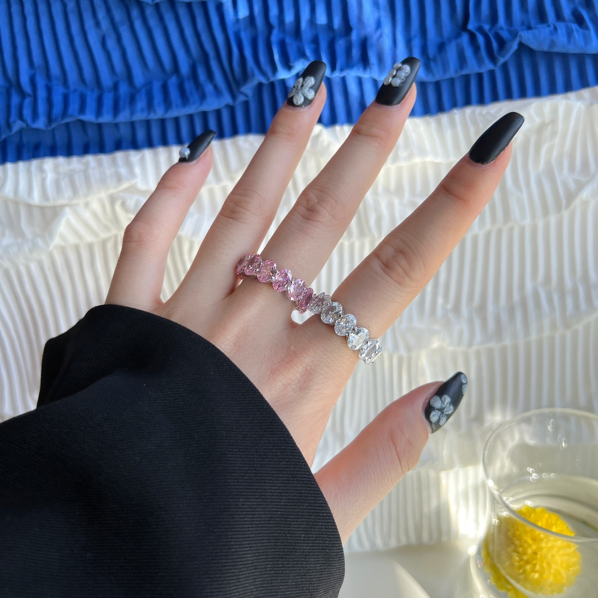 [Baslove]Zierlicher, länglicher Tennisring im Kissenschliff