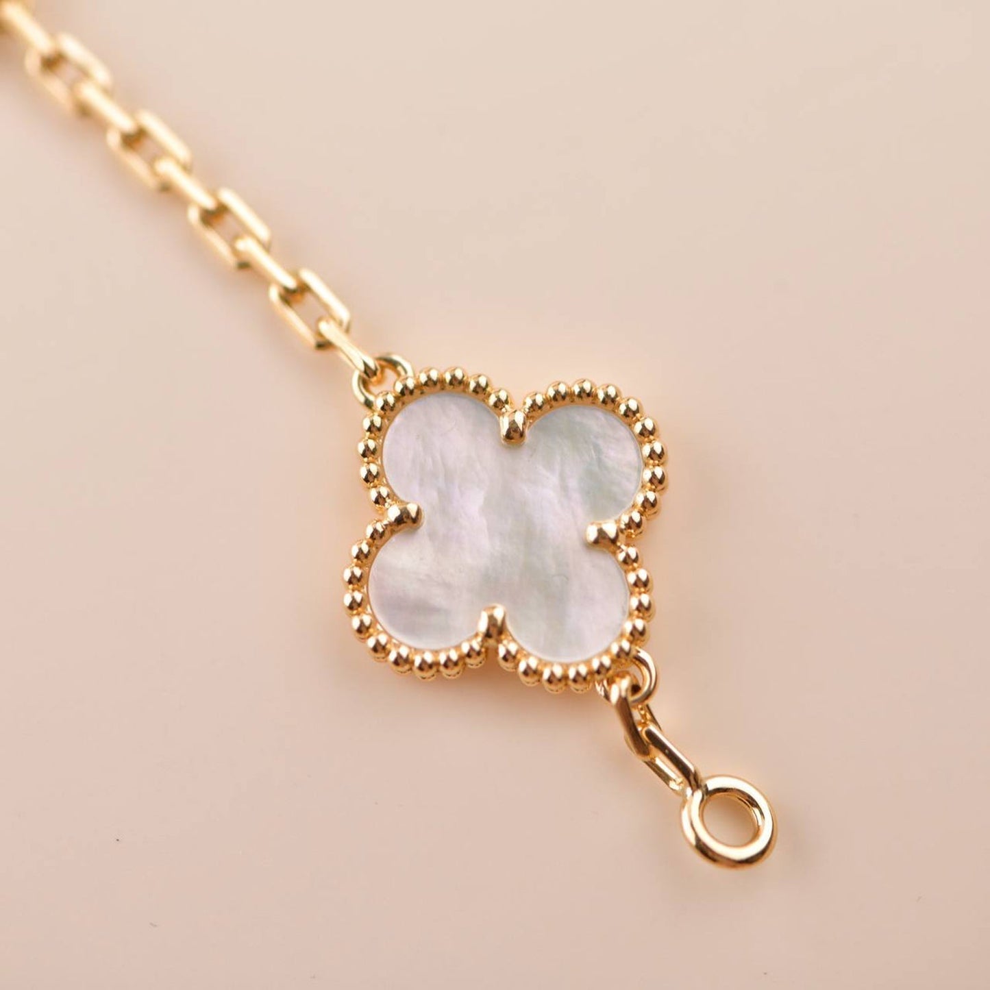 [Violet JW]CLOVER  5 MOTIF WHITE MOP BRACELET