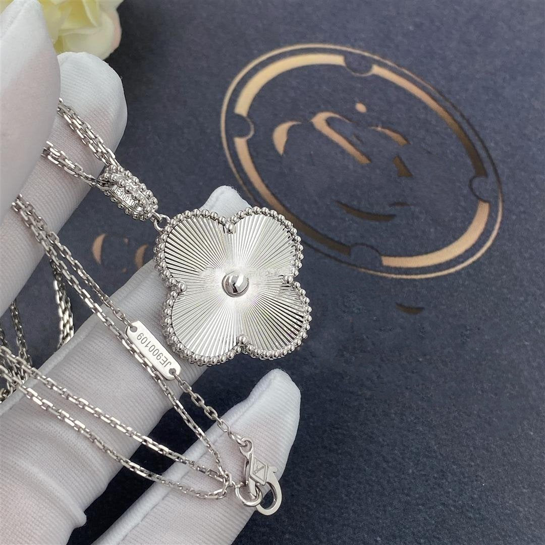 [Violet JW]CLOVER 25MM SILVER BIG CLOVER NECKLACE