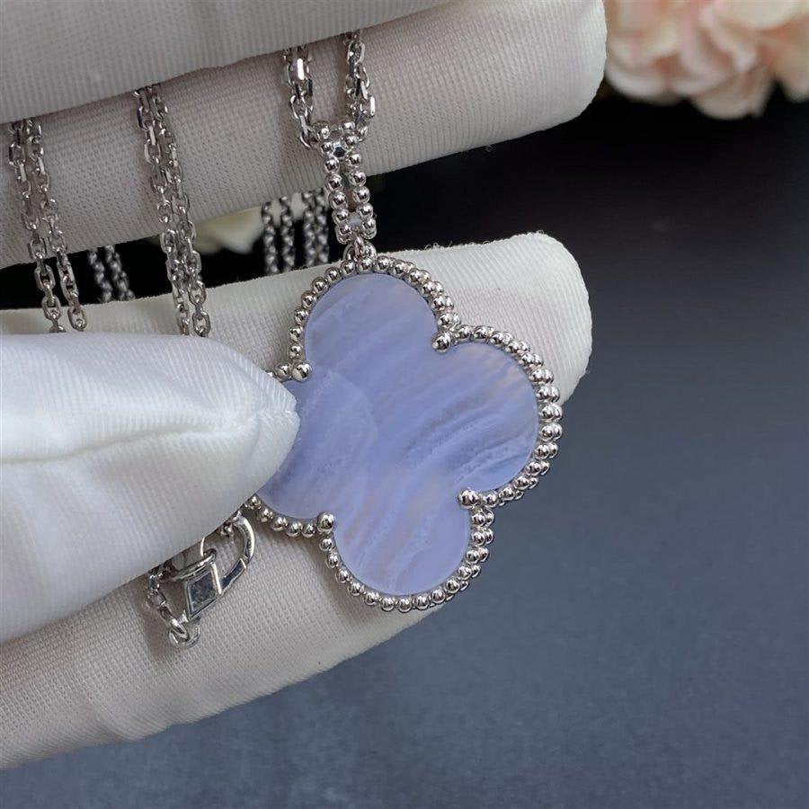 [Violet JW]CLOVER SILVER CHALCEDONY BIG CLOVER NECKLACE
