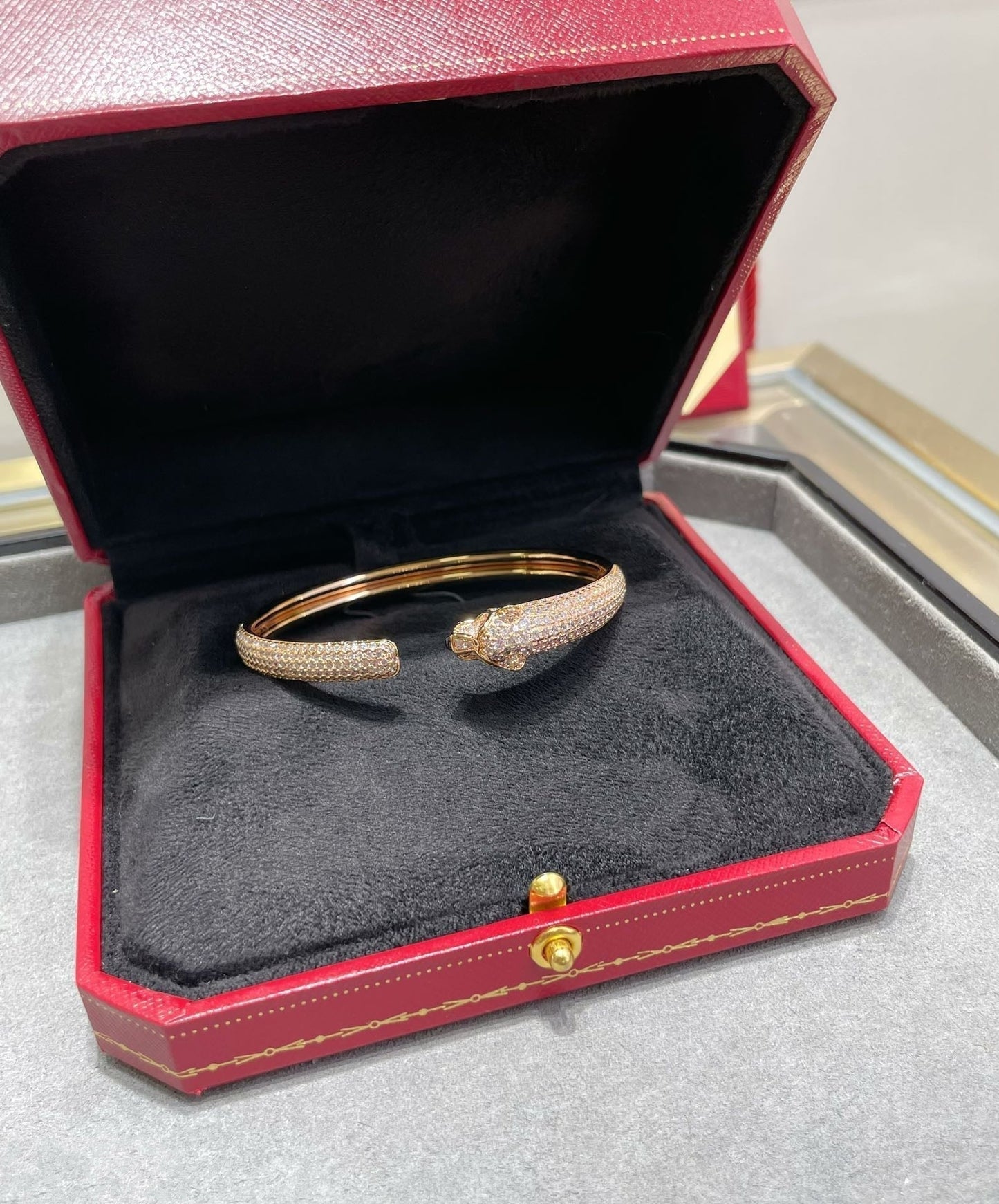 [Baslove] PANTHERE OFFENES ARMBAND MIT VOLLEN DIAMANTEN